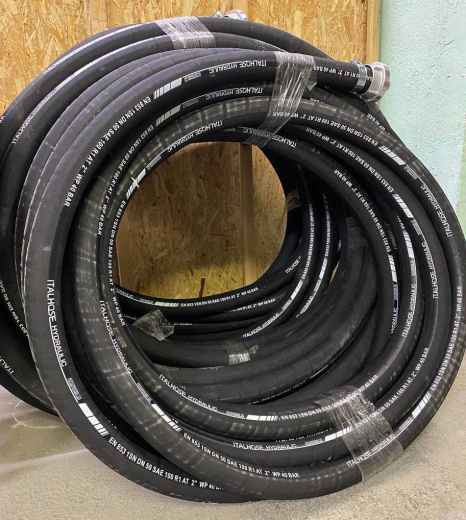 Черный растворный рукав высокого давления Italhose Hydraulic в бухте